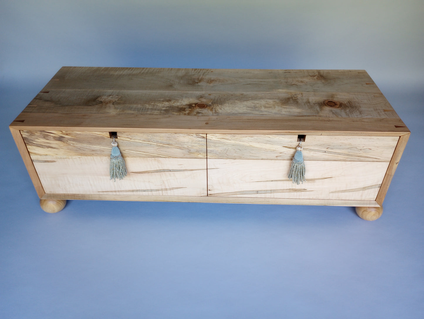 Storage bench: low foot chest of drawers