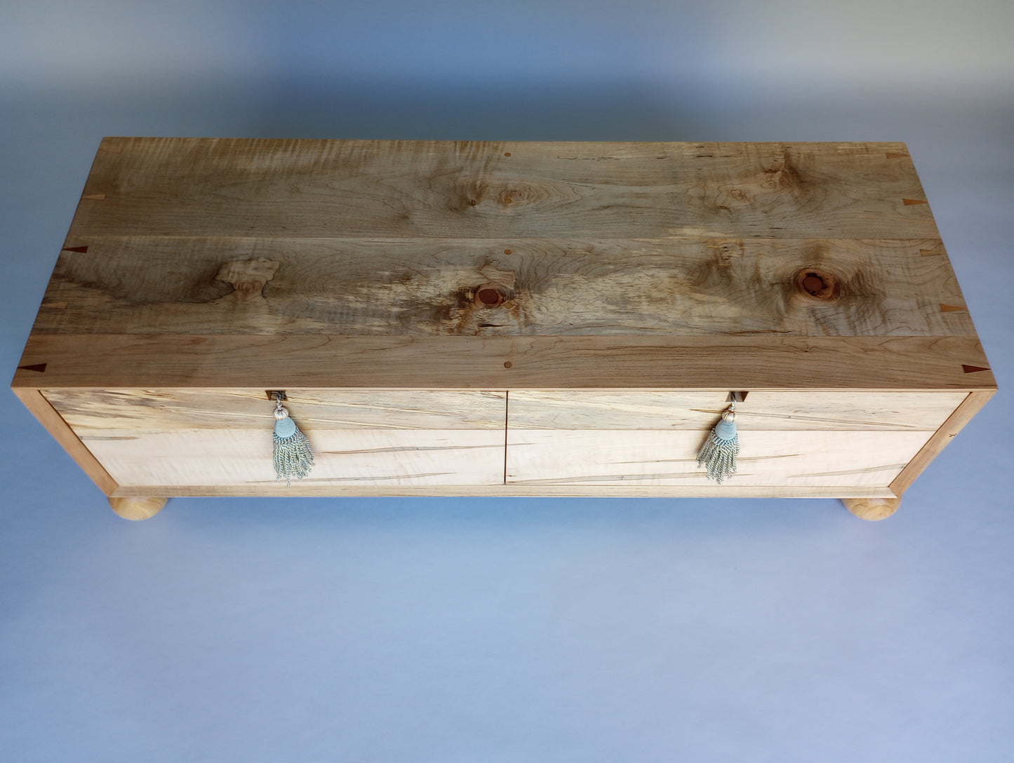 Storage bench: low foot chest of drawers