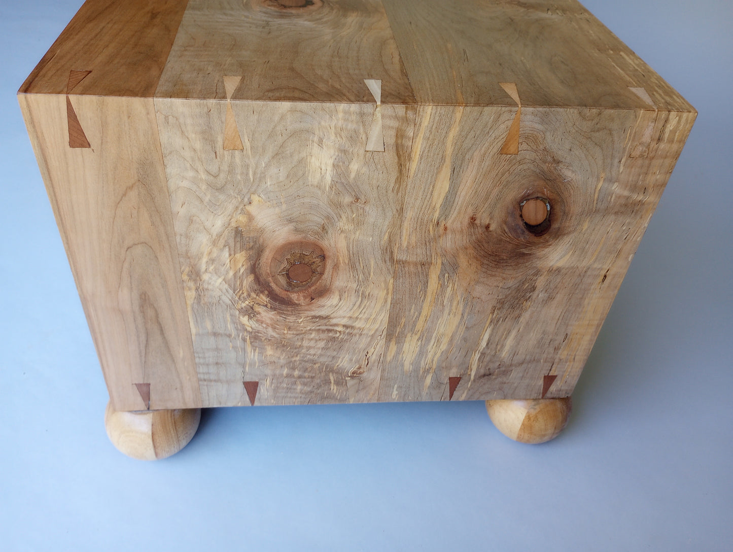 Storage bench: low foot chest of drawers