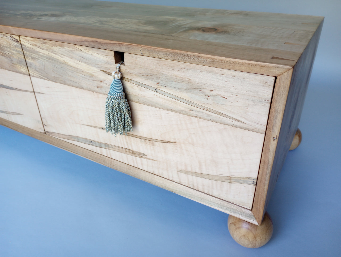 Storage bench: low foot chest of drawers