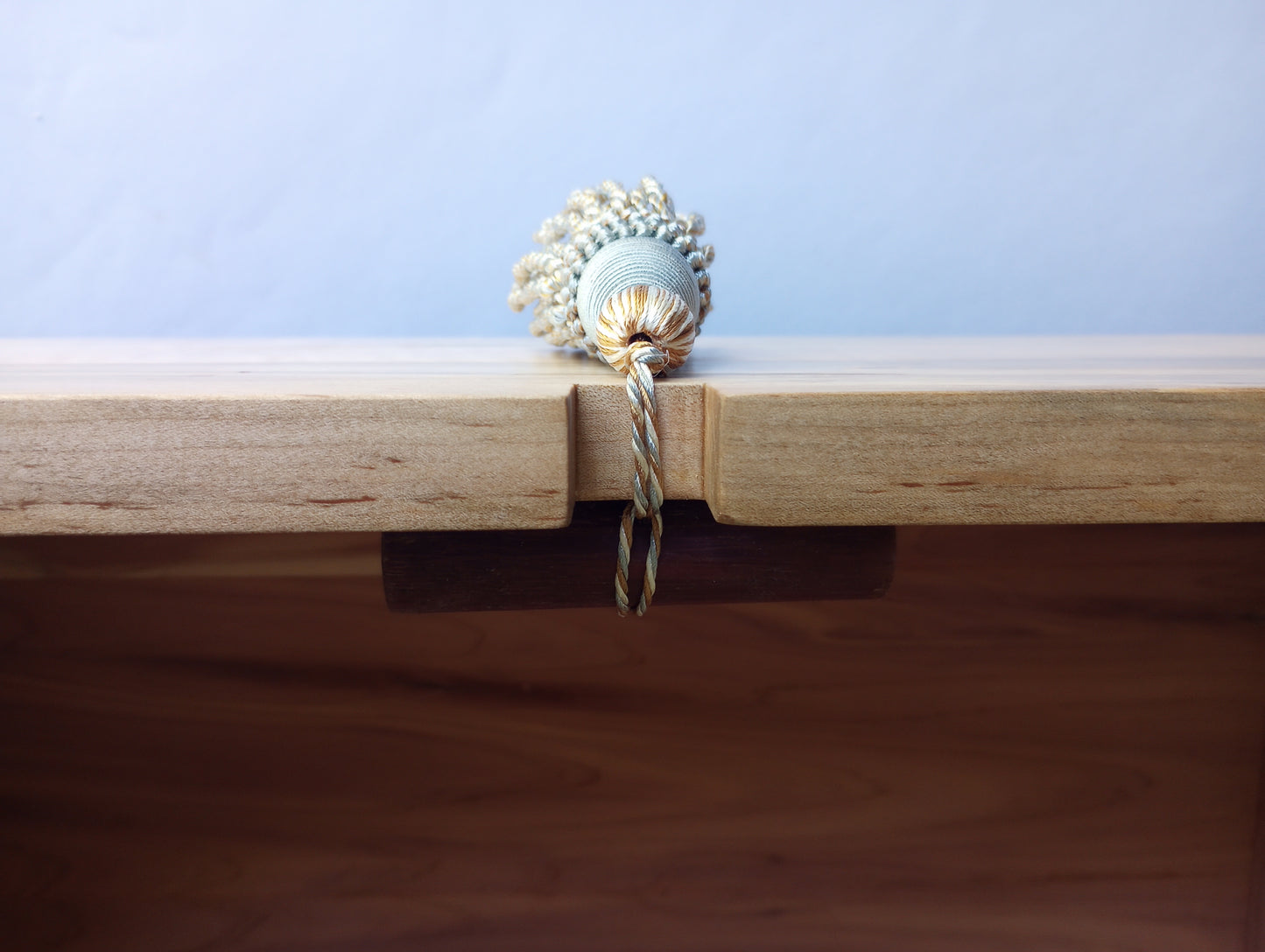 Storage bench: low foot chest of drawers