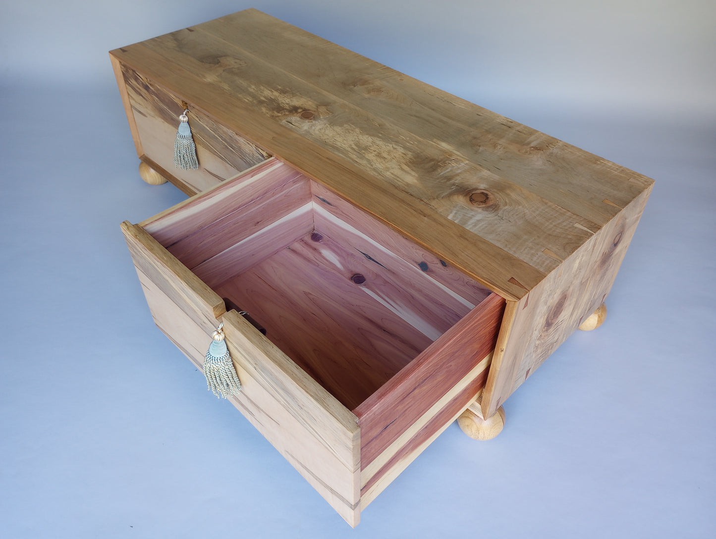 Storage bench: low foot chest of drawers