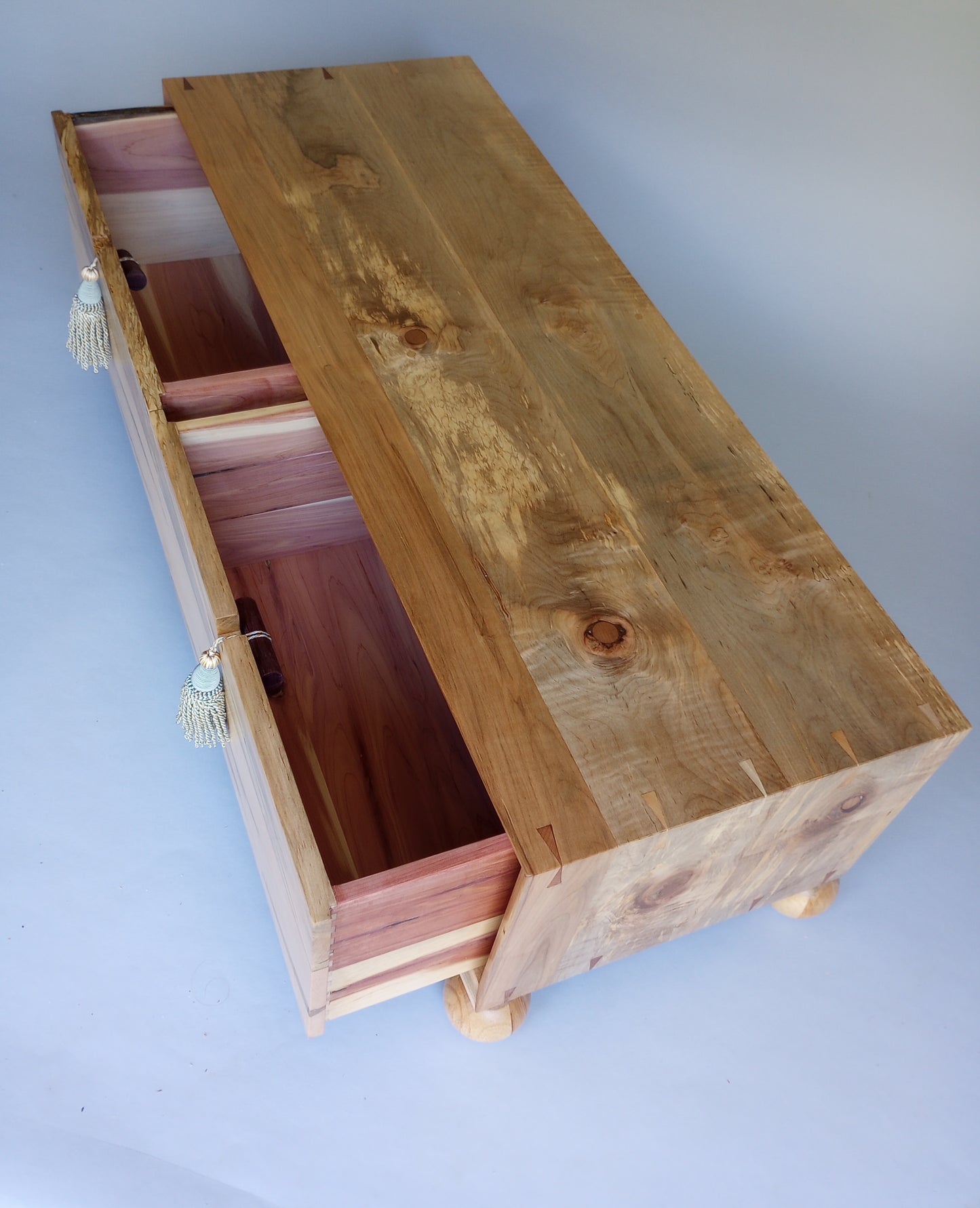 Storage bench: low foot chest of drawers