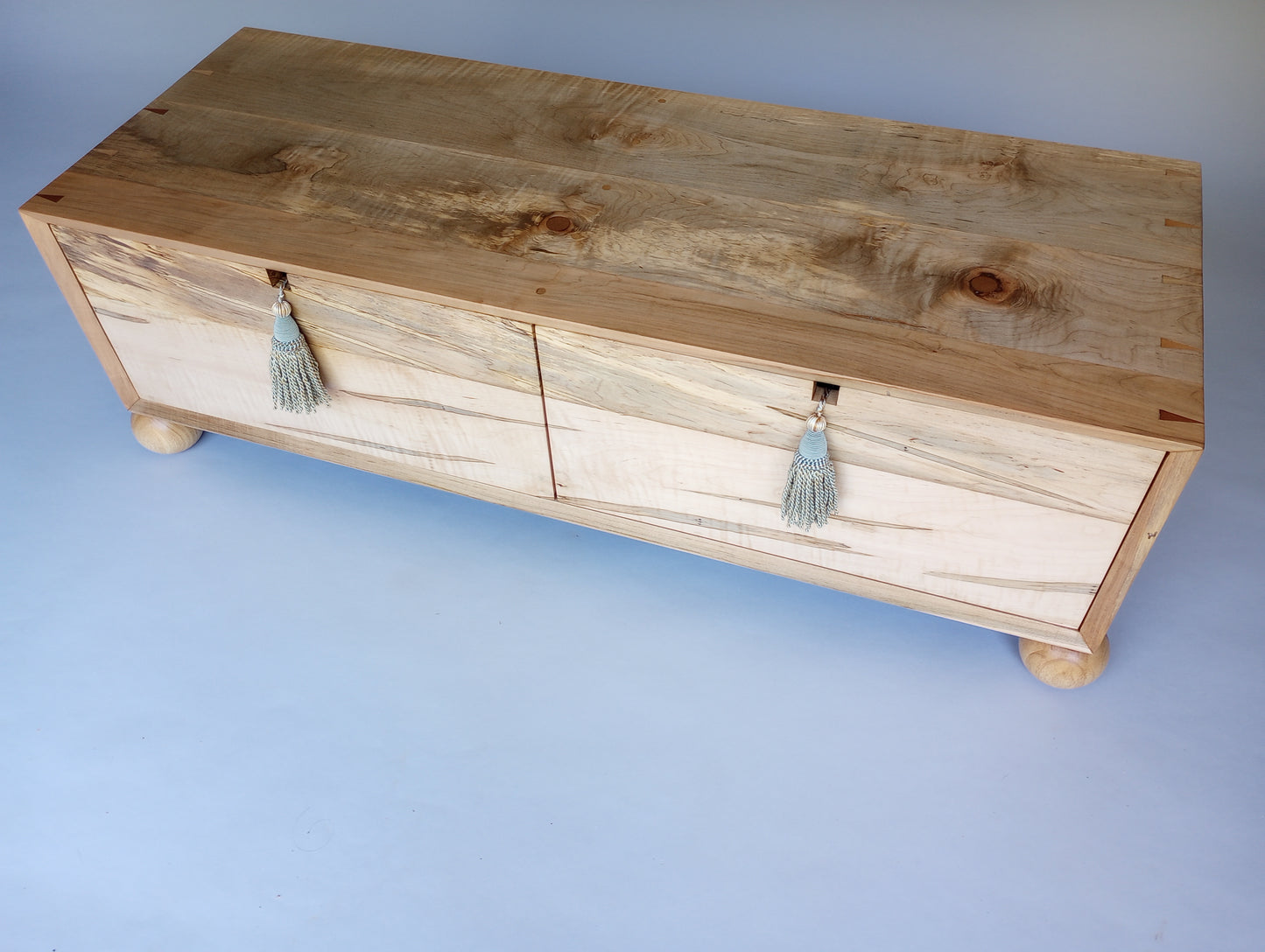 Storage bench: low foot chest of drawers