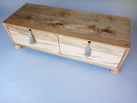 Storage bench: low foot chest of drawers